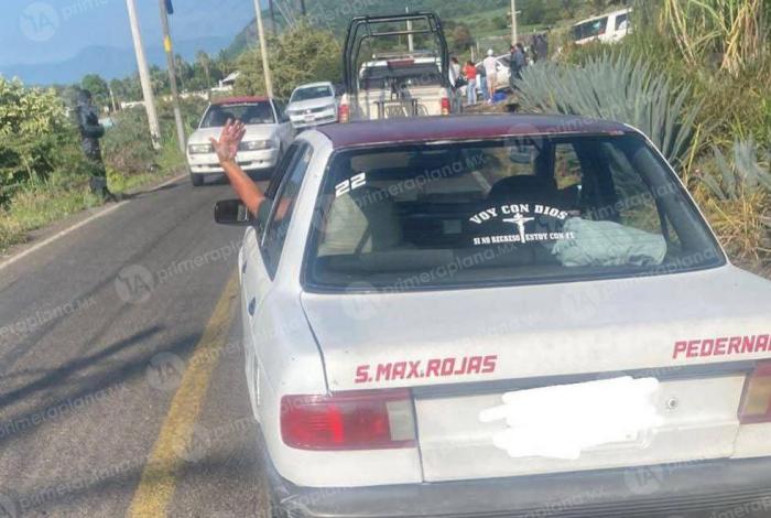 Derrapa motociclista en Tacámbaro; mu3re su copiloto