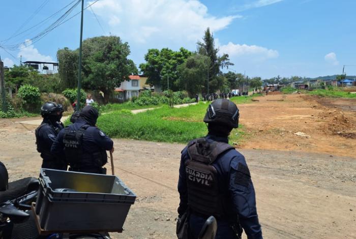 Desalojan a invasores de predio tras enfrentamiento, en Uruapan
