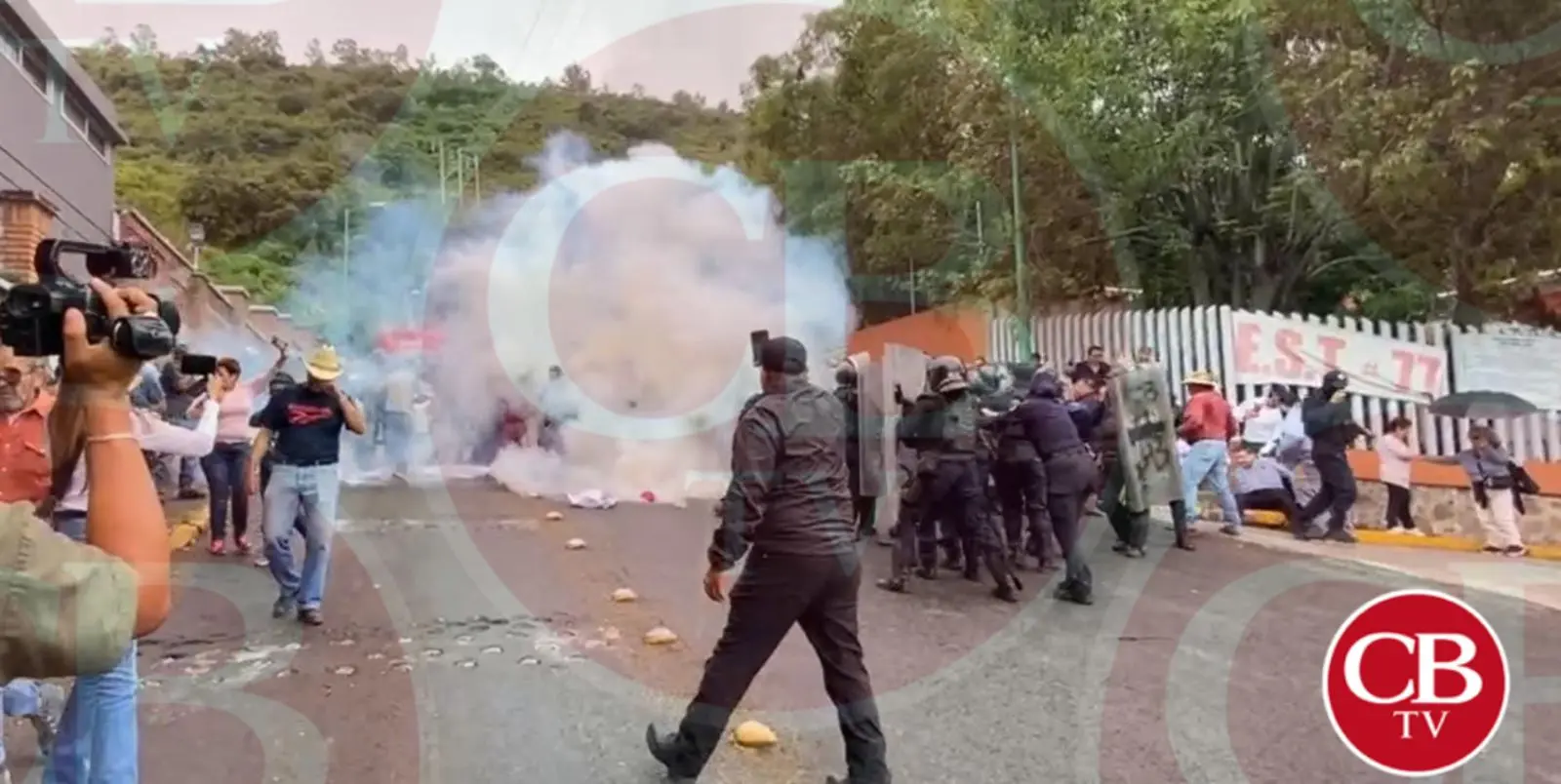 Desalojan con gas lacrimógeno a manifestantes en el Ramal Camelinas