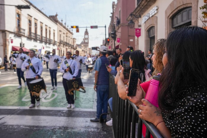 Desfile de aniversario de Revolución Mexicana deja 15 toneladas de basura