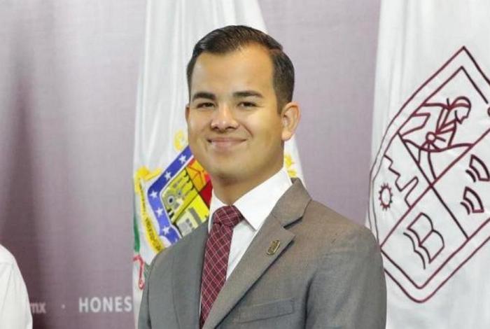 Designa Bedolla a Andrik Aldair Medina como secretario particular