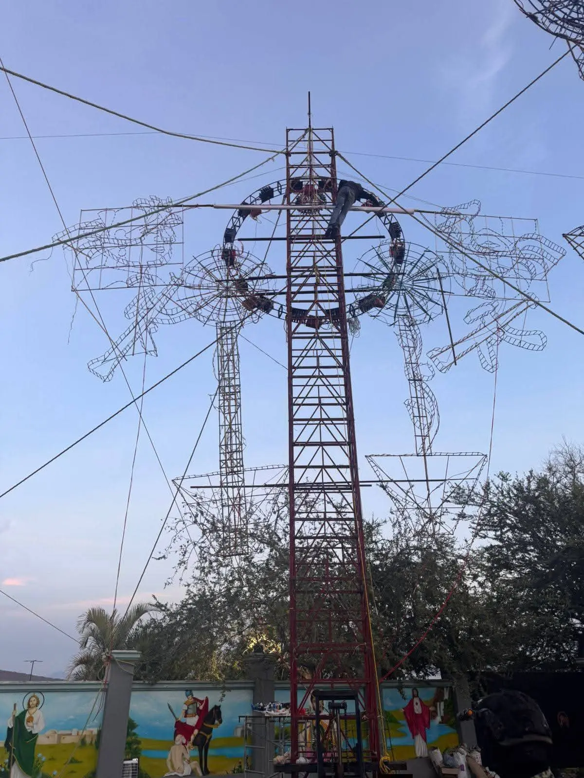 Desmantelan castillos de pólvora con alusiones a grupo criminal