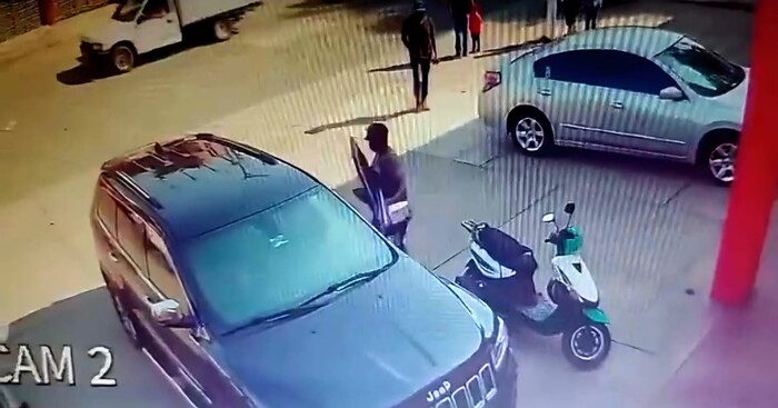 Despojan de su camioneta a una mujer en Uruapan