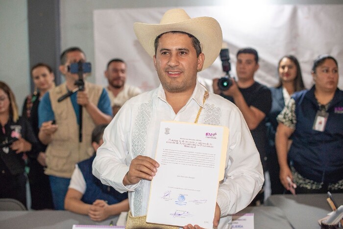 Después de un triunfo histórico, Carlos Manzo será el primer alcalde independiente de Uruapan