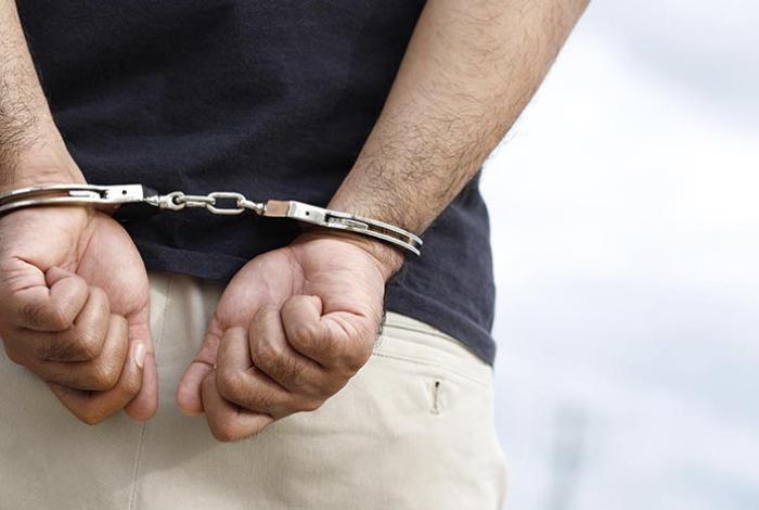 Detienen a cuatro policías municipales de Zamora por presunto robo en un establecimiento