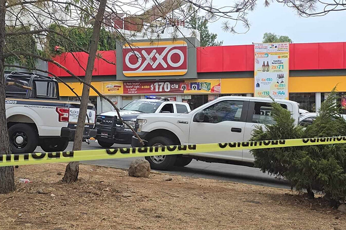 Detienen a falso repartidor de comida, presunto asesino de abogado afuera de un Oxxo en Morelia