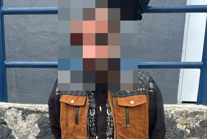 Detienen a hombre armado en azotea