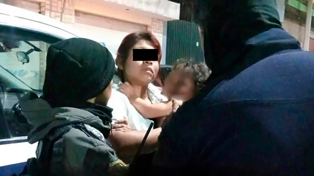 Detienen a mujer en Puebla por presunto maltrato a su hija de 2 años