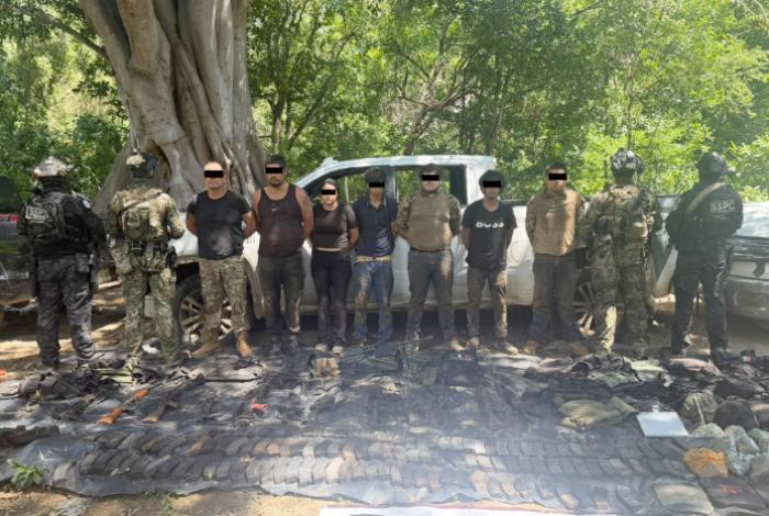 Detienen a nueve y aseguran armas, explosivos y vehículos tras agresión contra fuerzas federales en límites de Sinaloa y Durango