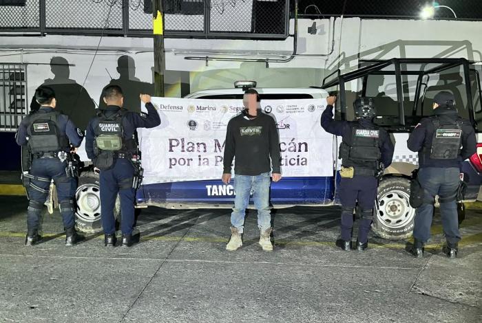 Detienen a un hombre por alterar el orden en Tancítaro; le encuentran un arm4