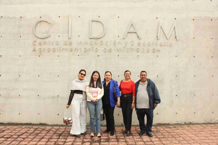 Diana Caballero y CIDAM impulsan la exportación de mezcaleros, chileras y moleras