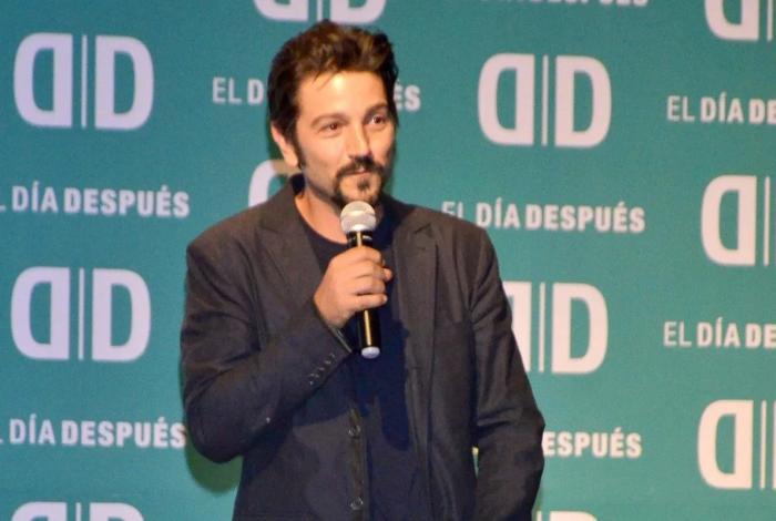 Diego Luna expresa preocupación por redadas a latinos en EU