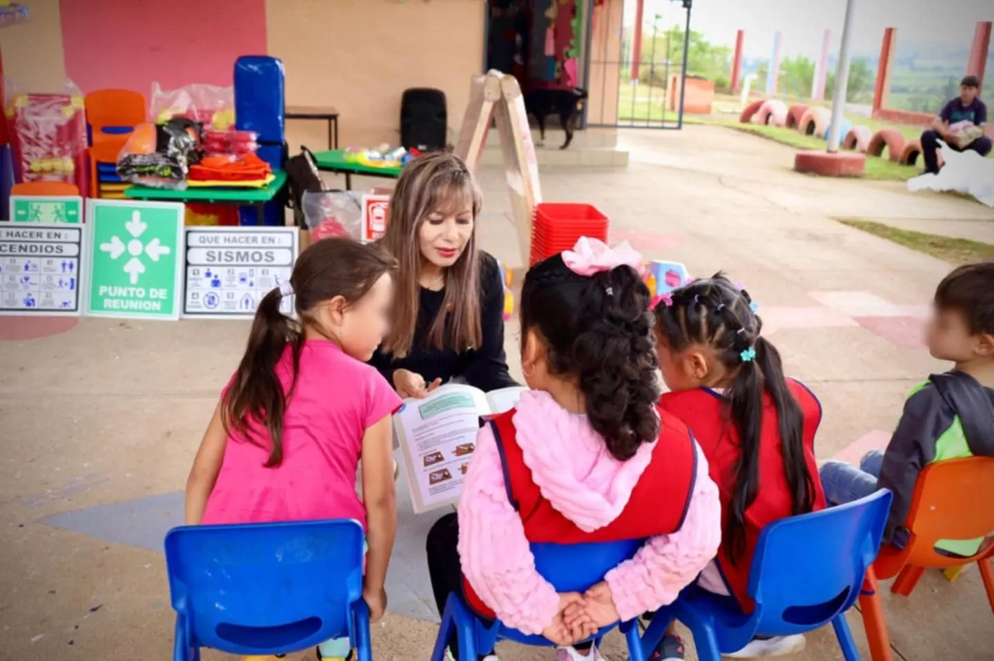 DIF Queréndaro equipa los CAIC del municipio con material didáctico y de protección civil Queréndaro, Michoacán | 17 de junio de 2025