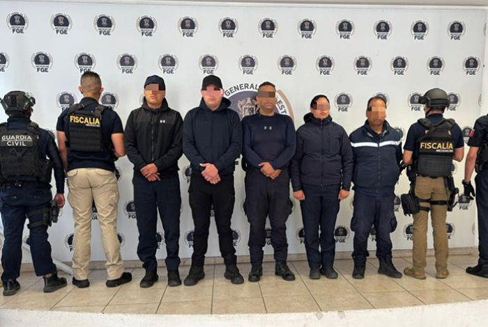 Dijeron que la licencia de conducir era apócrifa,  el carro robado y pidieron dinero; vinculan a proceso a 4 guardias civiles