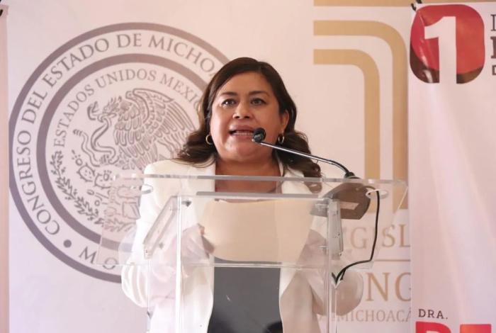Diputadas Belinda Iturbide y Jaqueline Avilés entregan sus informes legislativos