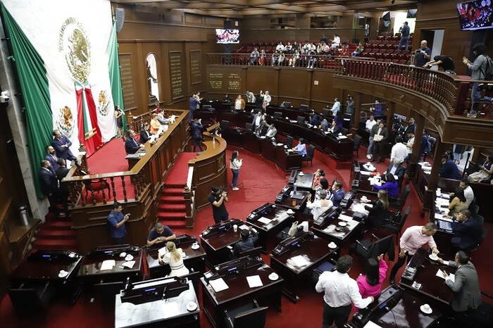 Diputados crean licencia menstrual para trabajadoras de gobierno