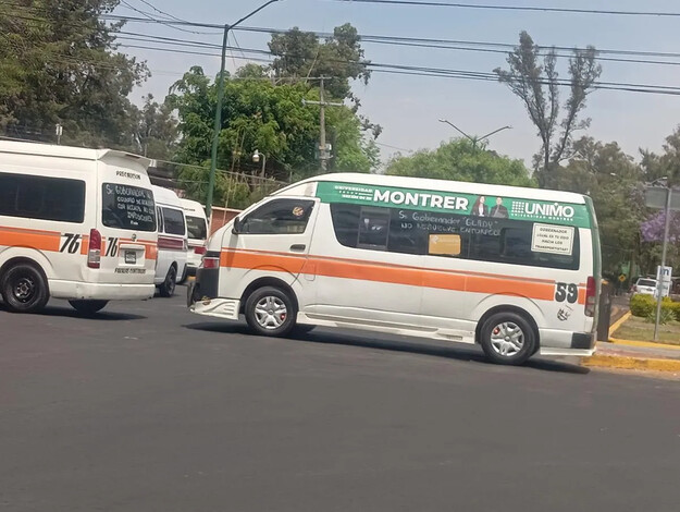 Disputa de rutas entre combis y suburbanos generan caos en transporte de Morelia