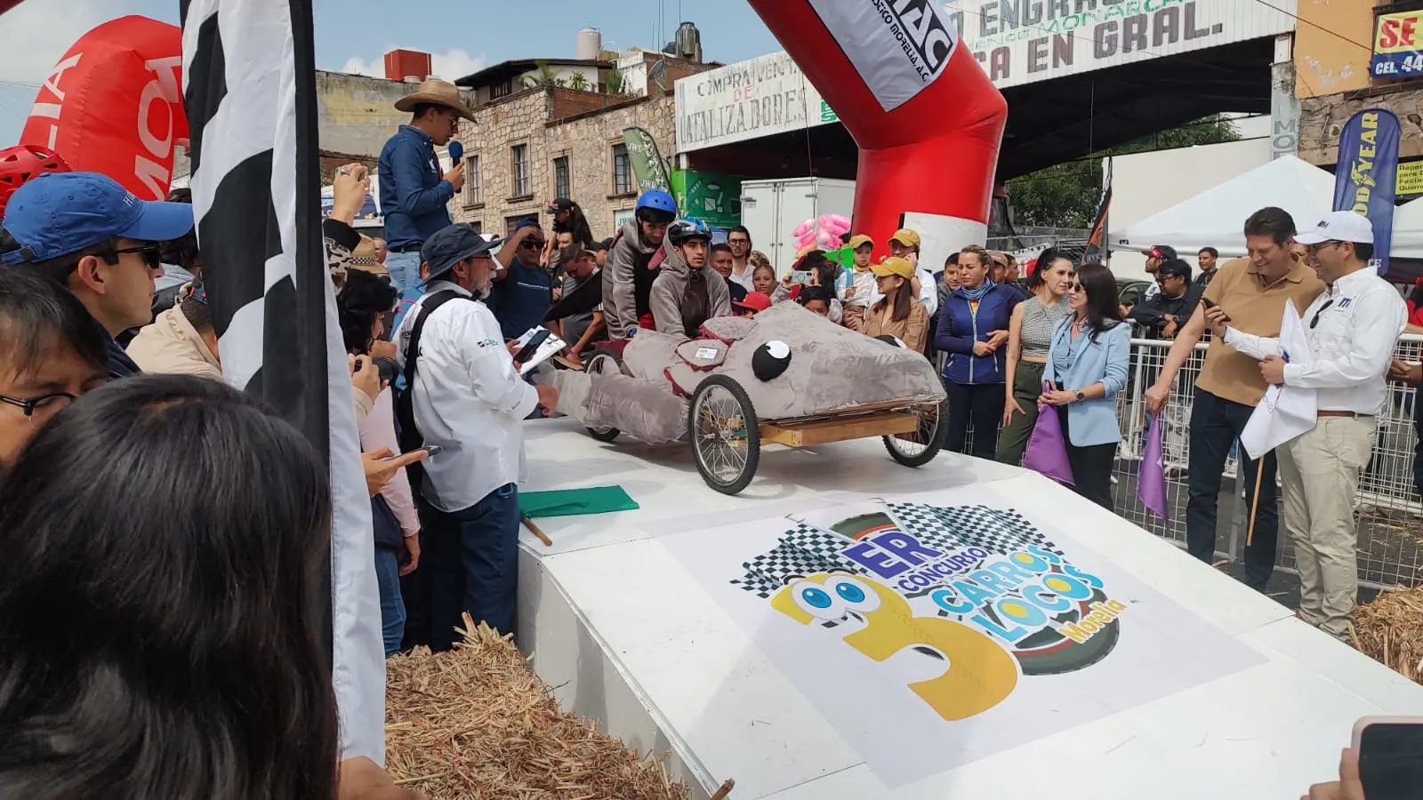 Diversión y adrenalina se vivió en el 3er Concurso de Carros Locos Morelia