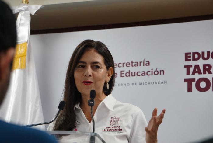 Docentes recuperaron la confianza en la SEE, afirma Gaby Molina