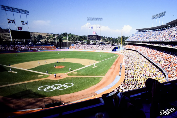 Dodgers impiden redada de ICE en su estadio