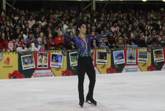 Donovan Carrillo se declara motivado rumbo a Milano-Cortina tras inaugurar pista de hielo en Morelia