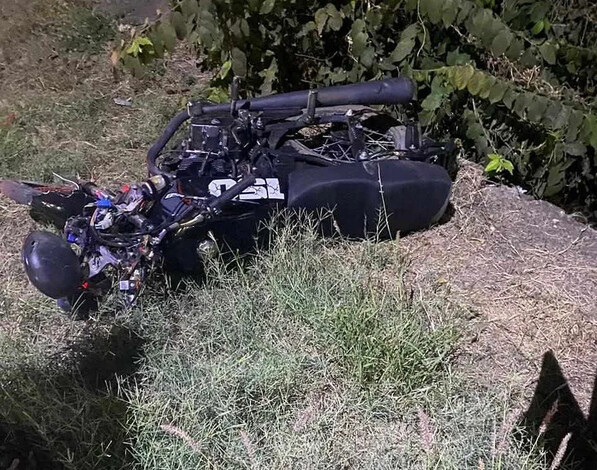 Dos adolescentes heridos saldo de accidente de moto, en Apatzingán