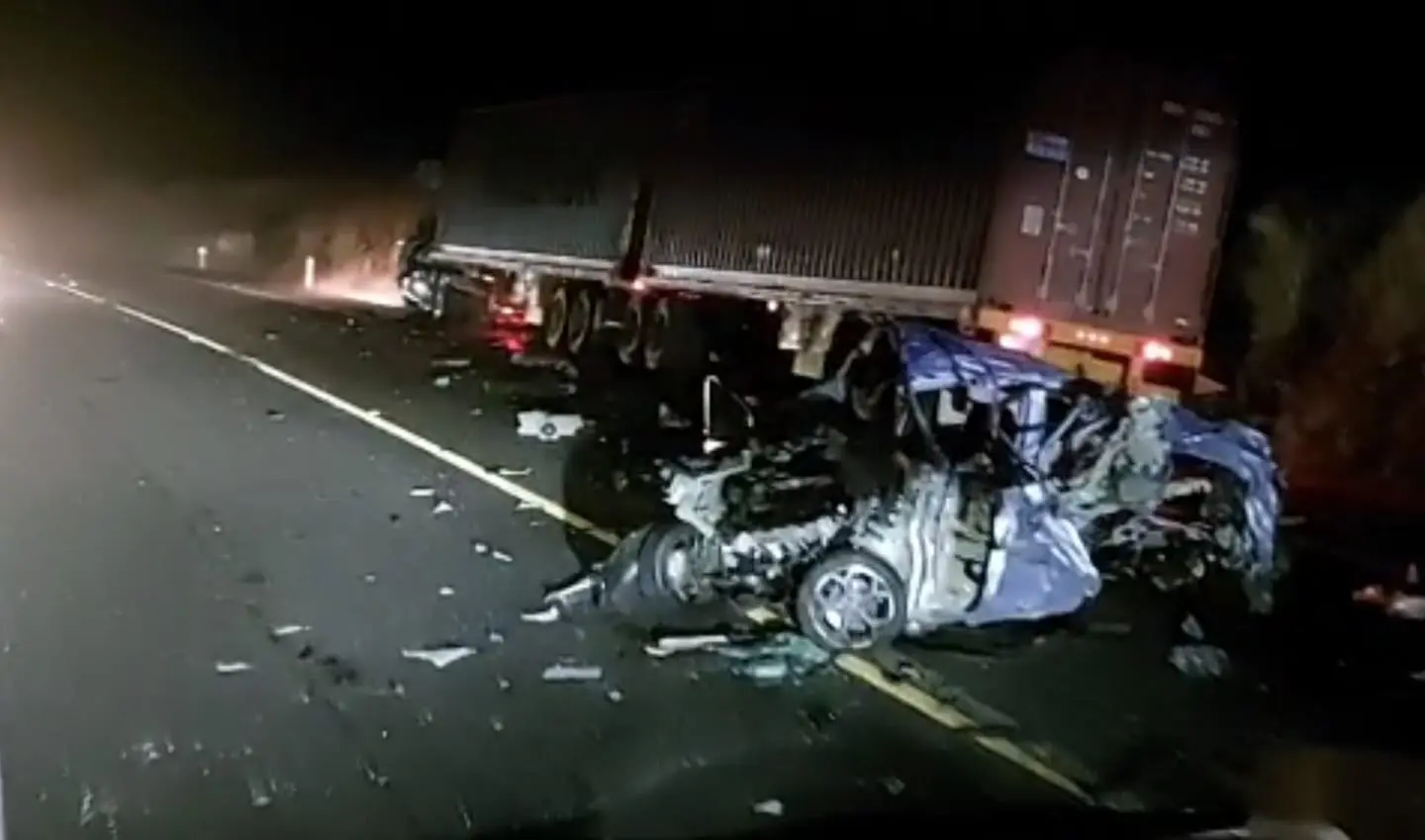Dos hombres pierden la vida tras choque en la Autopista Siglo XXI