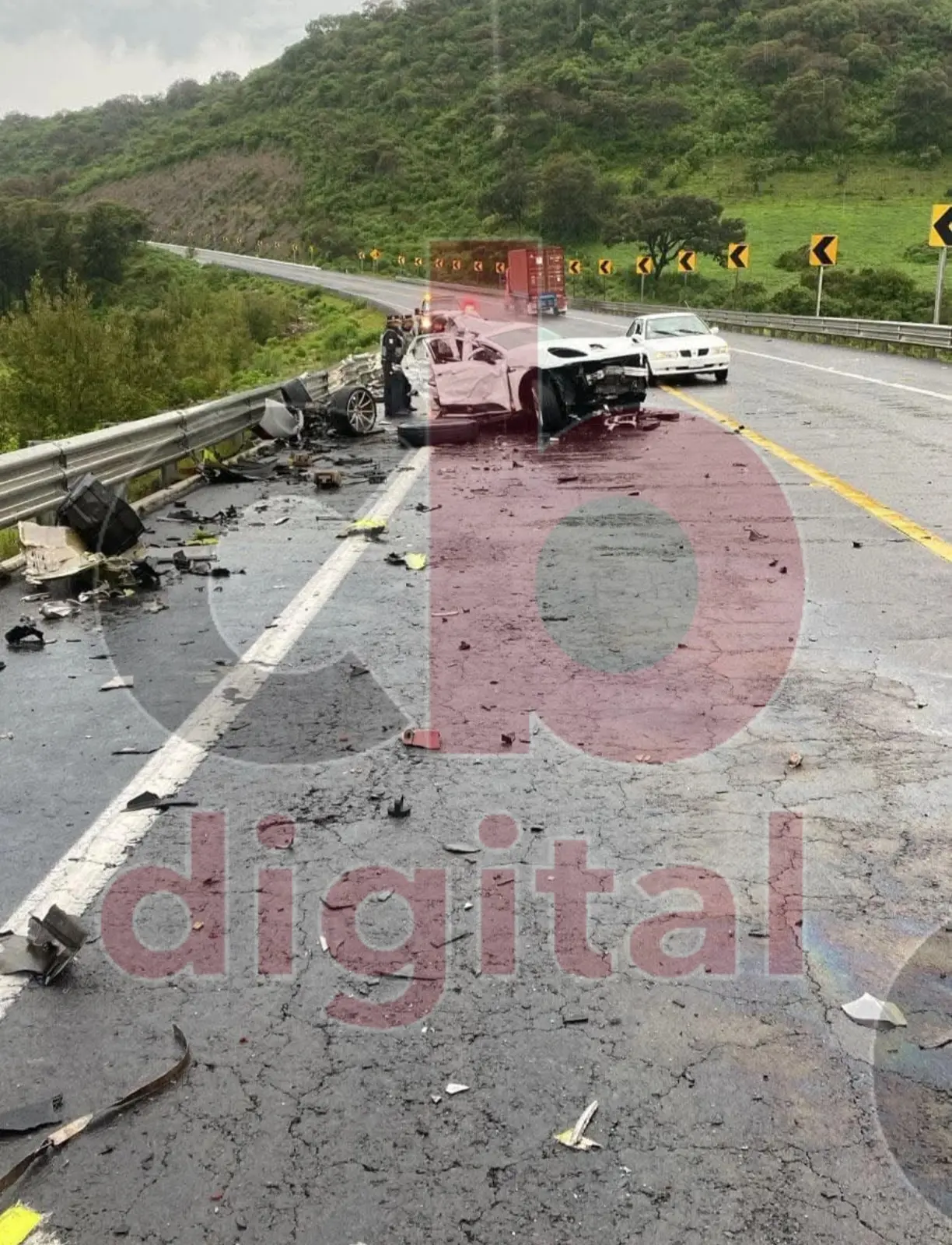 Dos muertos deja choque de Porsche y tráiler en la Siglo XXI