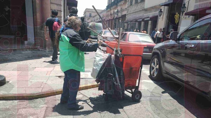 Durante 23 años, Guadalupe Amezcua ha sido orgullosamente una barrendera