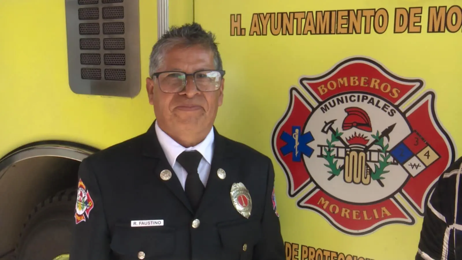 Durante 25 años, el bombero Faustino ha puesto en riesgo su integridad por combatir incendios