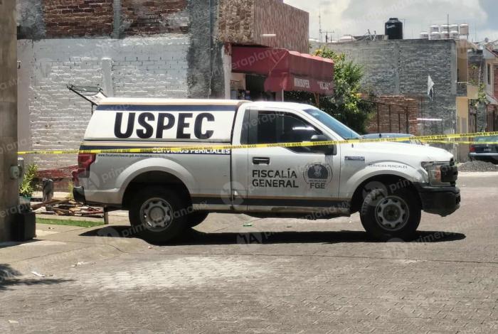 Ej3cut4n a un hombre en la puerta de su casa, en Villas del Pedregal