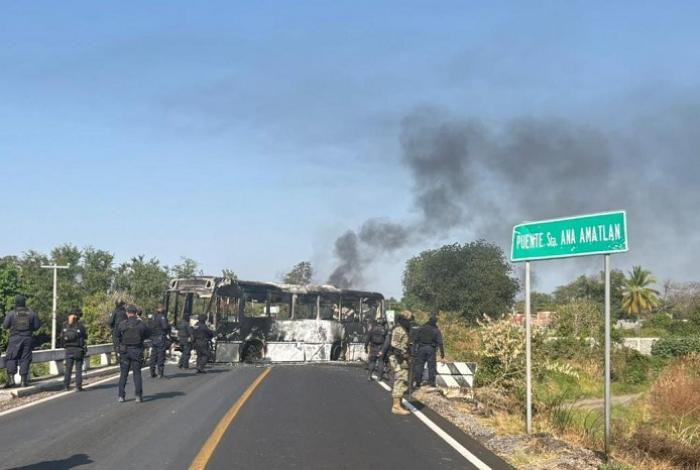 Ejército y GN mantienen más de 20 retenes de en Michoacán; toma precauciones