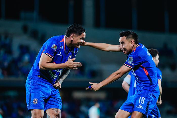 El argentino Larcamón asevera que el invicto de Cruz Azul no debe maquillar sus fallas