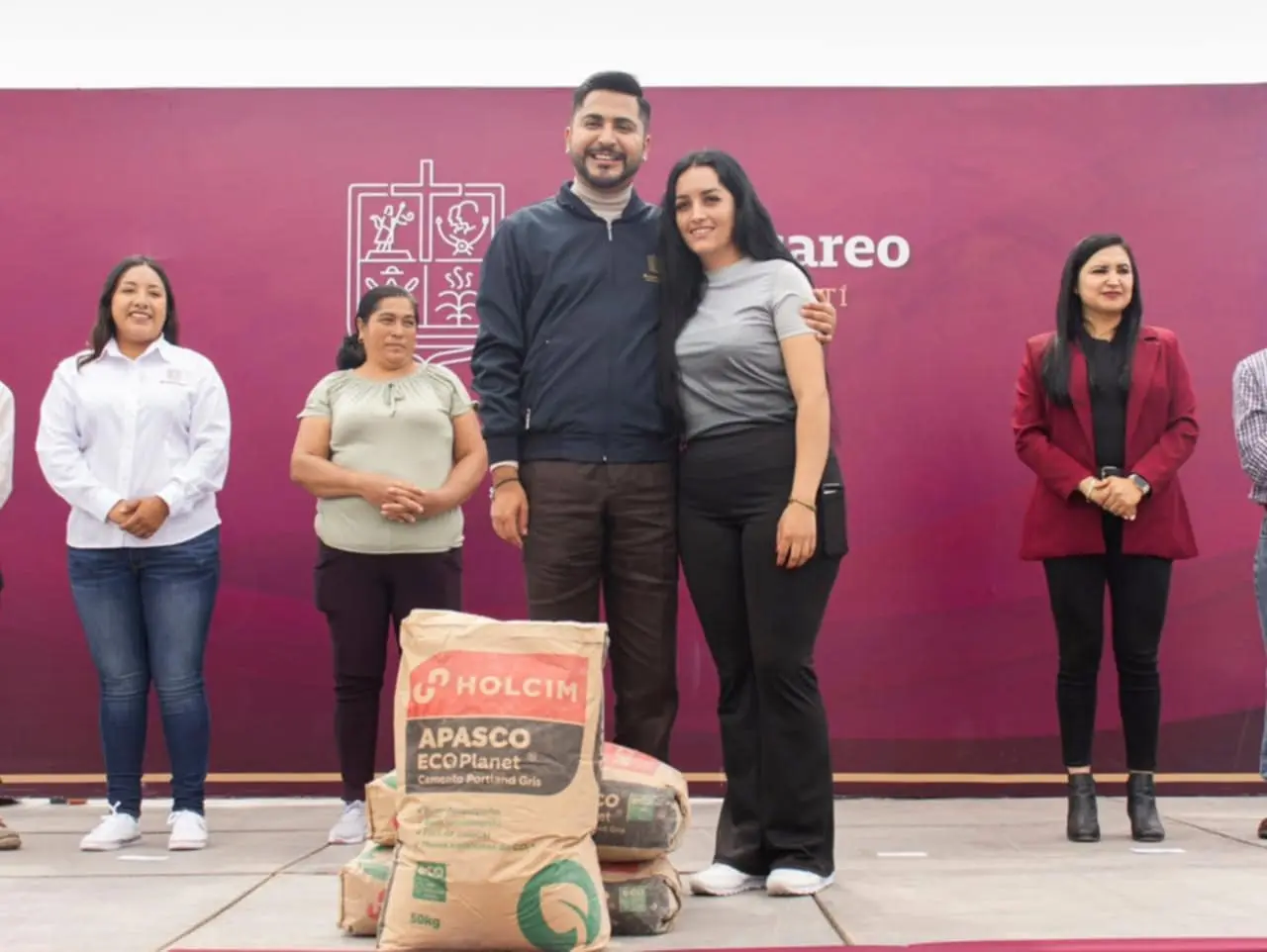 El Gobierno Municipal de Huandacareo entrega 120 toneladas de cemento gratuitas en apoyo a las familias del municipio