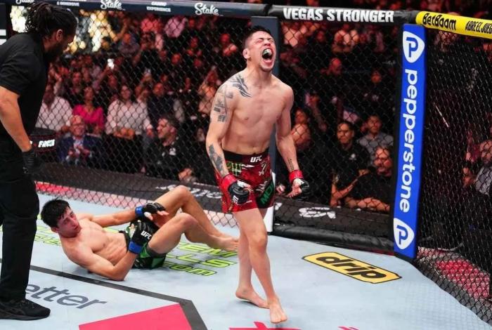 El mexicano Brando Moreno de nuevo en la UFC 323
