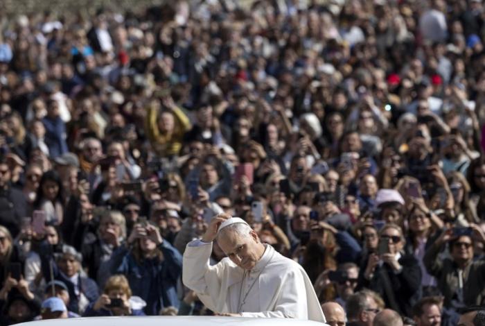 El papa anima a concienciar a donar órganos pero "con criterios justos y transparentes"