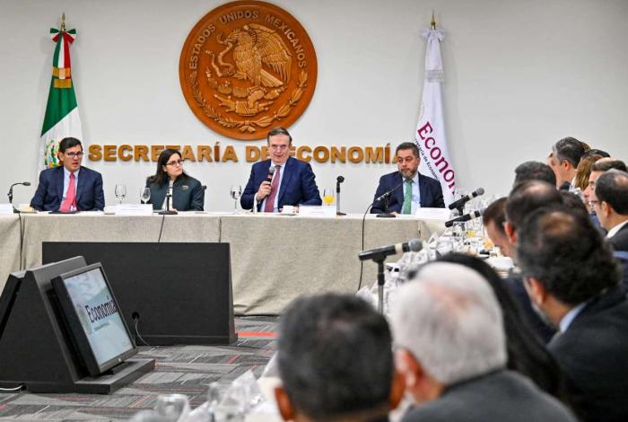 El secretario de Economía, Marcelo Ebrard, acuerda con el Consejo de Empresas Globales trabajar para acelerar inversiones