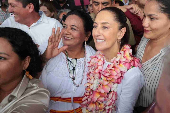 ”EL SURESTE LA RECIBE”: CON MÚSICA, PORRAS Y CON MUCHO ENTUSIASMO RECIBEN A CLAUDIA SHEINBAUM EN VERACRUZ