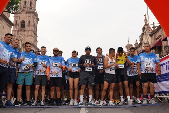 Elementos de seguridad pública corren por la paz y la unidad, en Morelia