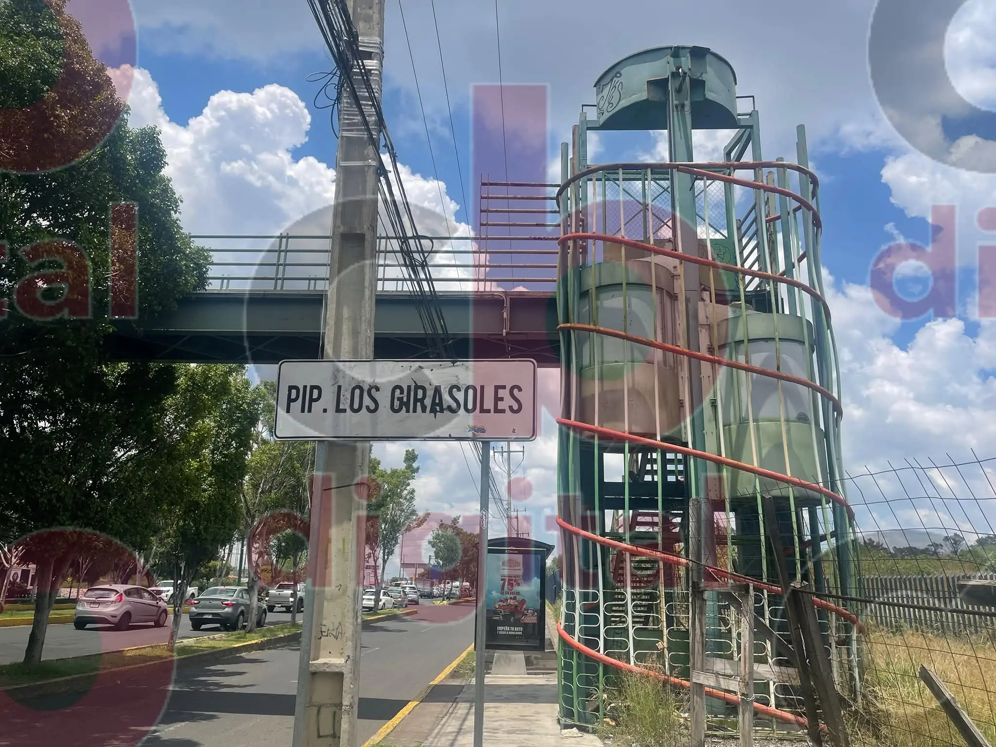 Elevadores del puente en Calzada La Huerta permanecen sin operar desde su instalación