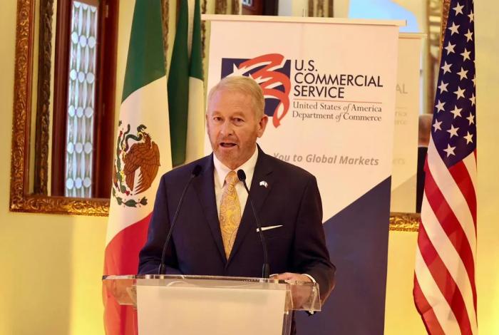 Embajador Ron Johnson promueve uso de tecnología y alianzas sólidas para enfrentar al crimen