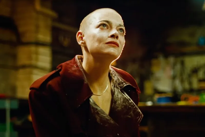 Emma Stone sorprende con transformación para la película “Bugonia”