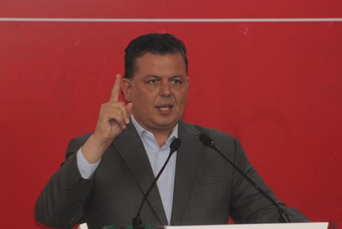 Emplaza Guillermo Valencia a Leonel Godoy a demostrar que estuvo con un criminal