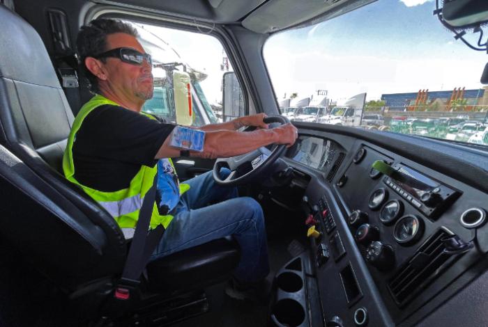 Empresas capacitan con inglés a camioneros en el norte de México tras decreto de Trump