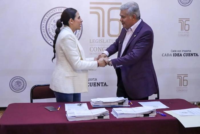 En acto de Entrega – Recepción, Giulianna Bugarini recibe formalmente la Presidencia de la Mesa Directiva del Congreso