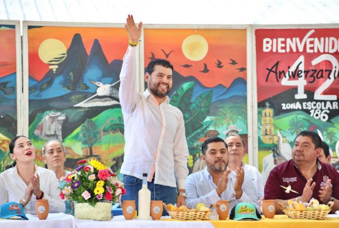 En encuentro con docentes de la región Oriente, Octavio Ocampo impulsa la construcción de paz desde la educación, la cultura y el deporte