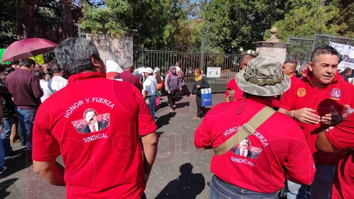 En Morelia, CIT se manifiesta a las afueras de Casa Michoacán