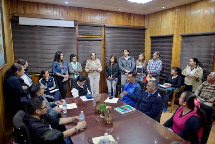 En reunión, autoridades de Salvador Escalante y directores de escuelas deciden cancelar desfile del 20 de noviembre