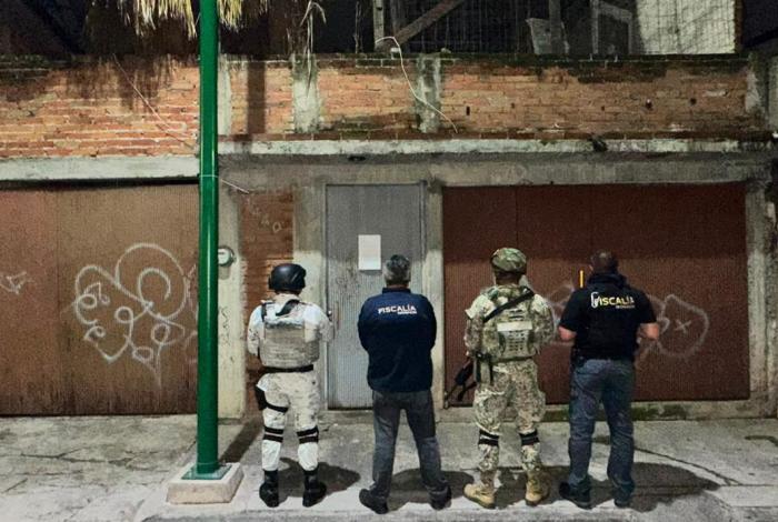En tres cateos desplegados en Morelia, aseguran casi mil 500 dosis de droga y detienen a tres