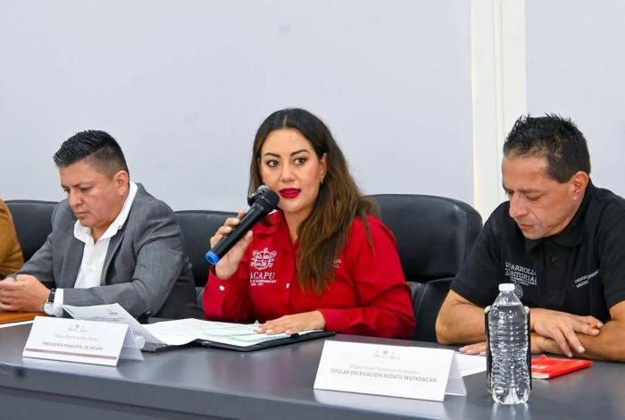 En Zacapu trabajamos para que más familias tengan un hogar digno: Mónica Valdez